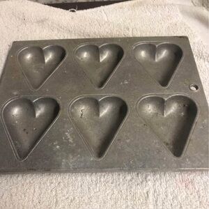 Vintage Wilton Columbia Heart Shape Mould Pan for 6 pieces Usa , As Is